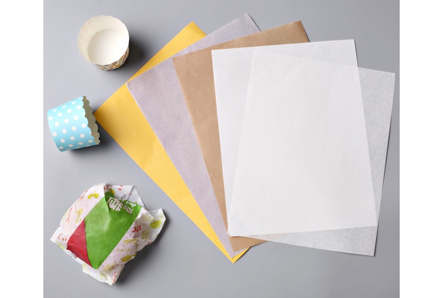 Greaseproof-Paper-for-Holding-Cake
